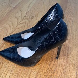 Black snakeskin Zara stiletto pump, size 7, 4 inch heel